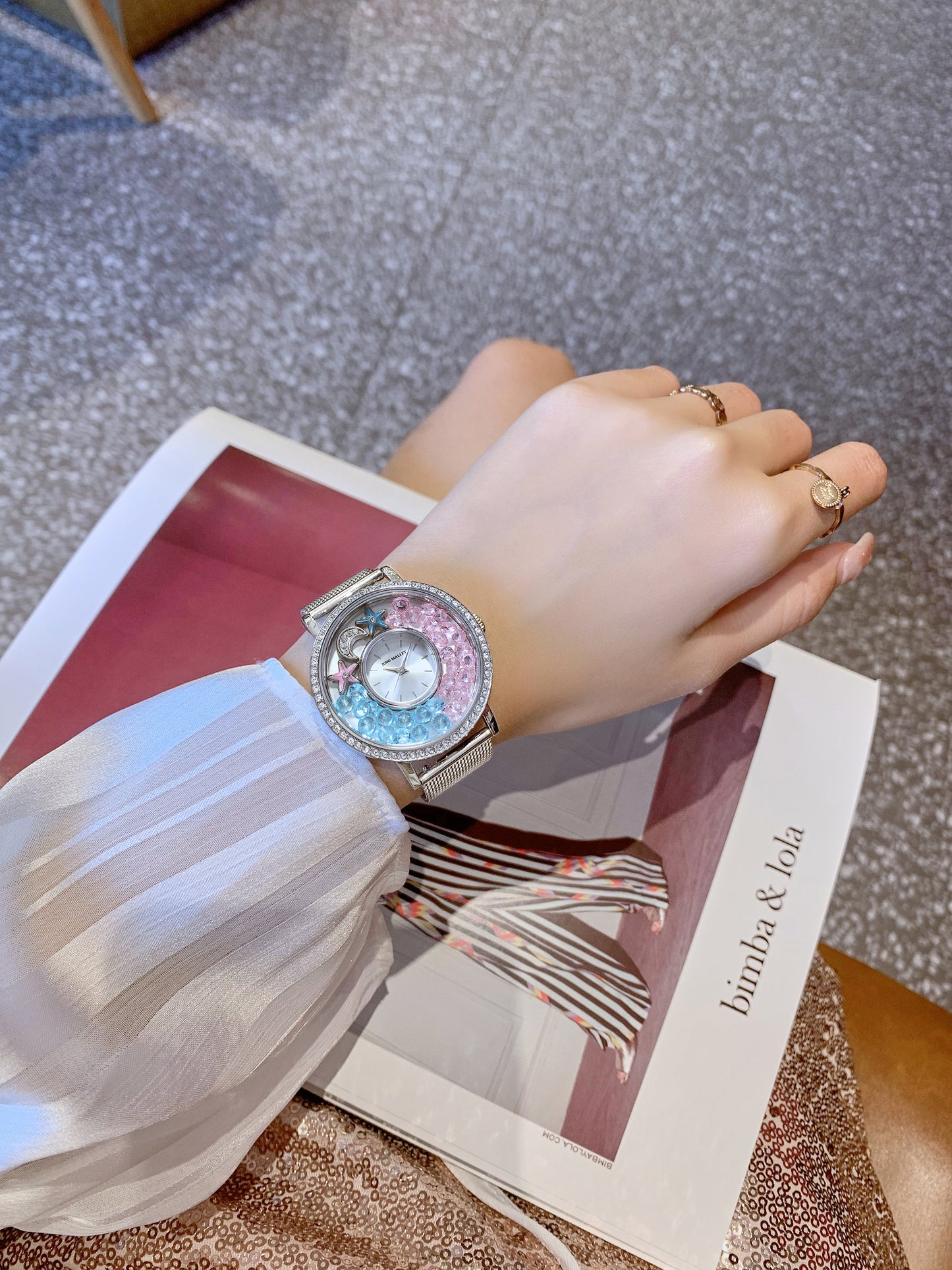 水晶活潑小盒手錶|銀色極簡主義手錶與 DIY 魅力 |浮星