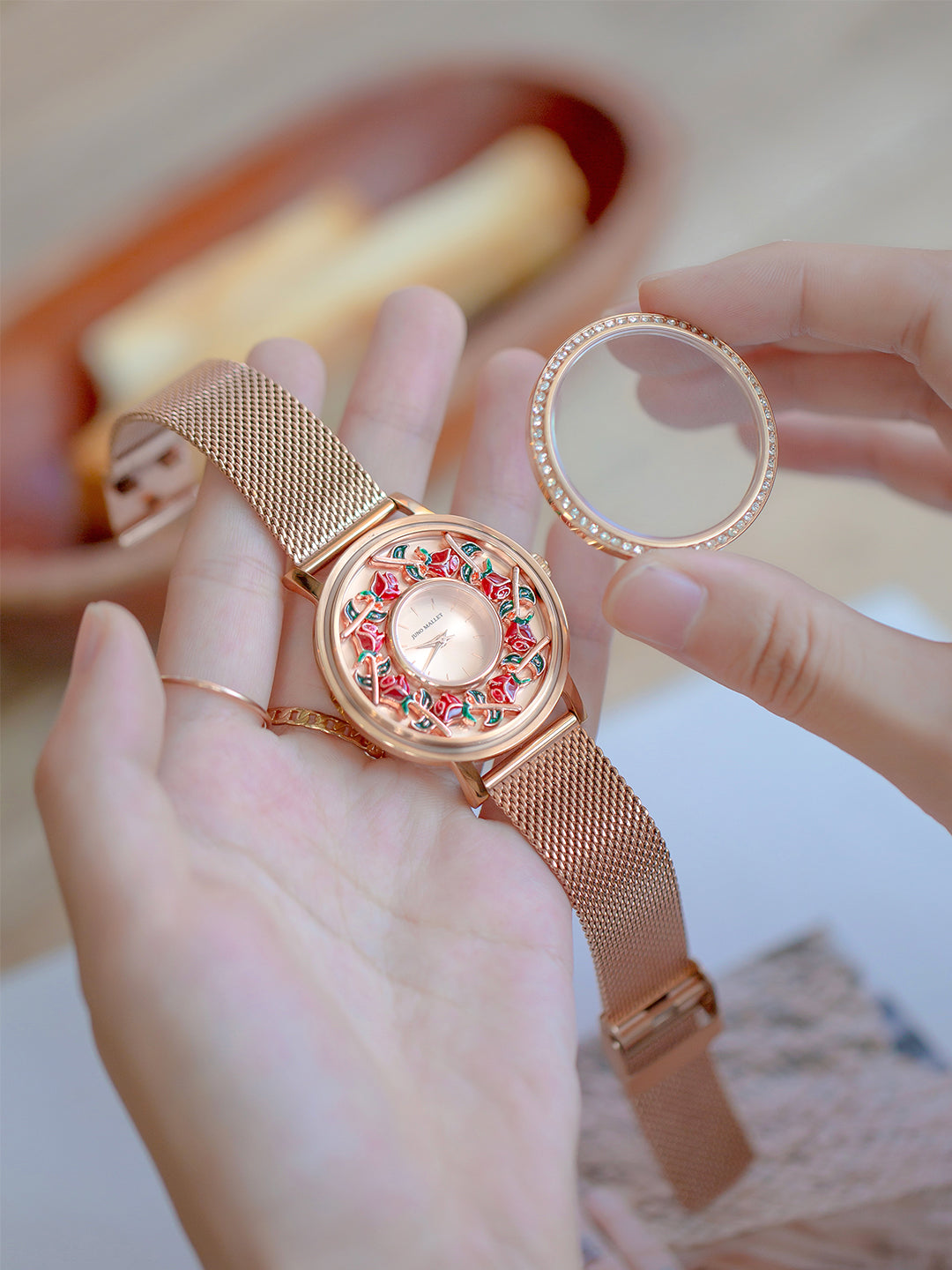 水晶活潑小盒手錶|玫瑰金極簡主義手錶帶浮動吊飾|灼熱的玫瑰