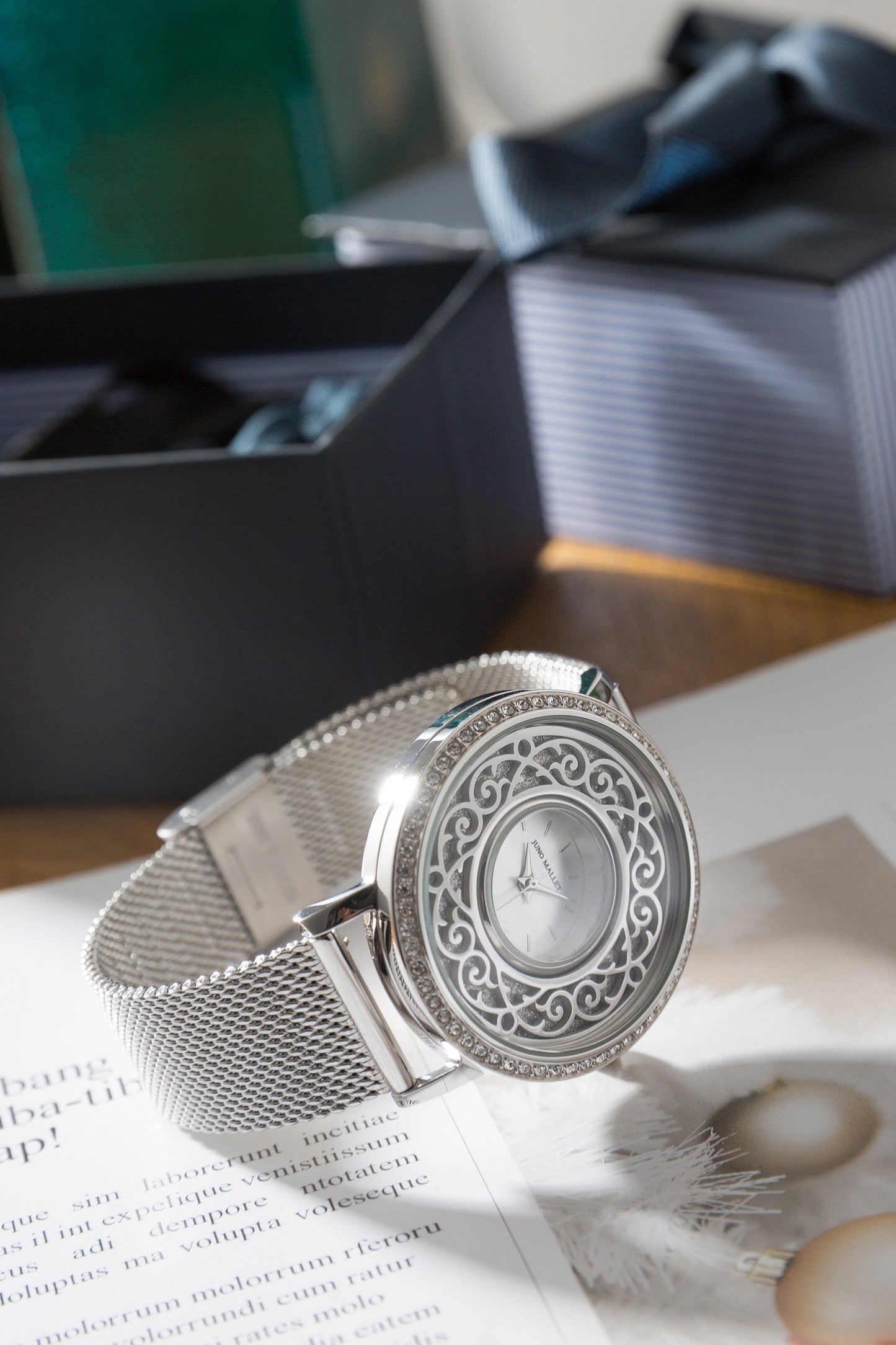 水晶活潑小盒手錶|銀色極簡主義手錶具有藝術魅力|手工雕刻花